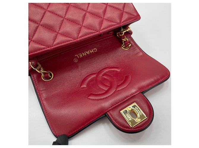 Borsa a tracolla Chanel Mini Matelassé in rosso - vista 11