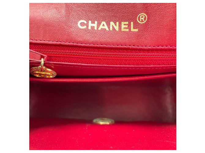 Borsa a tracolla Chanel Mini Matelassé in rosso - vista 12