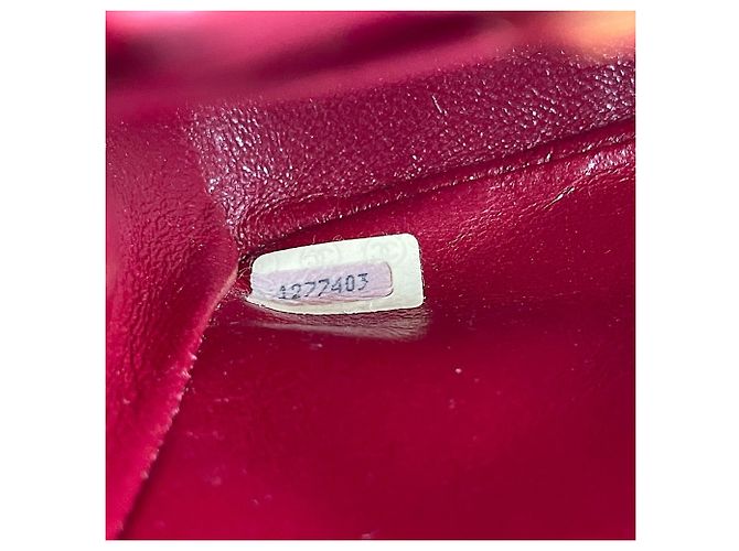 Borsa a tracolla Chanel Mini Matelassé in rosso - vista 13