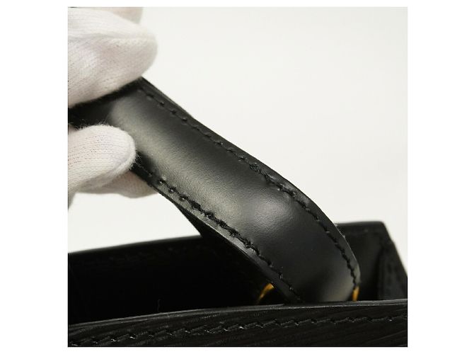Borsa a tracolla Louis Vuitton Epi Cluny Nero - vista 10