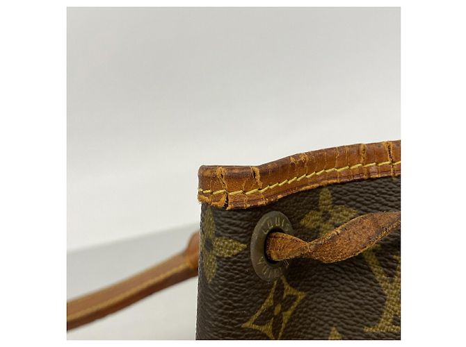 Noe Borsa a tracolla Louis Vuitton Monogram Petit Noé Marrone - vista 7
