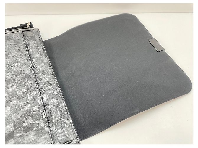 Borsa a tracolla Louis Vuitton District Nero - vista 18