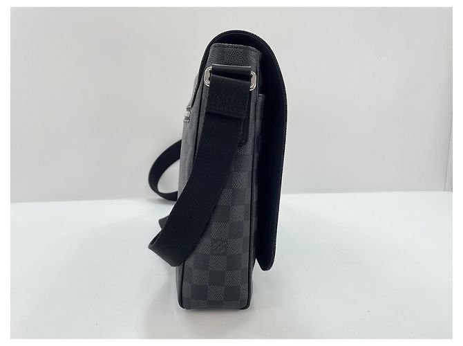 Borsa a tracolla Louis Vuitton District Nero - vista 3