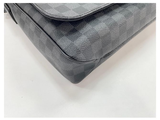 Borsa a tracolla Louis Vuitton District Nero - vista 6