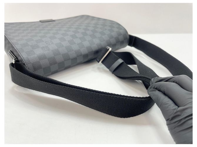 Borsa a tracolla Louis Vuitton District Nero - vista 8
