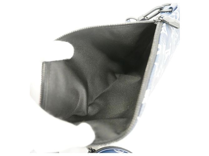 Borsa Duo Sling Monogram Shadow Louis Vuitton Bianco - vista 4