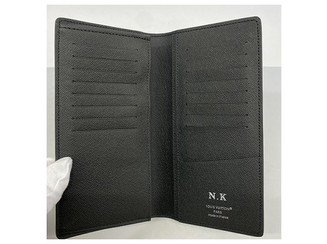 Louis Vuitton Taiga Portefeuille Brazza Long Wallet Nero - vista 3