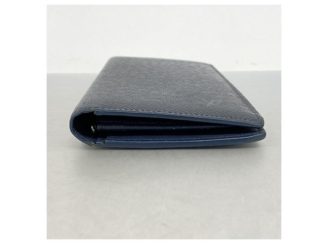 Louis Vuitton Taiga Portefeuille Brazza Long Wallet Blu navy - vista 2