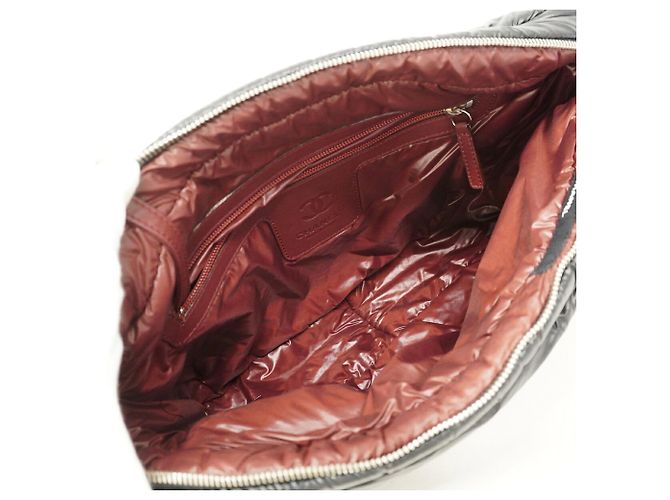 Borsa a tracolla Chanel Coco Cocoon in nylon Nero - vista 4