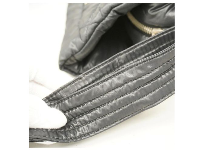 Borsa a tracolla Chanel Coco Cocoon in nylon Nero - vista 8