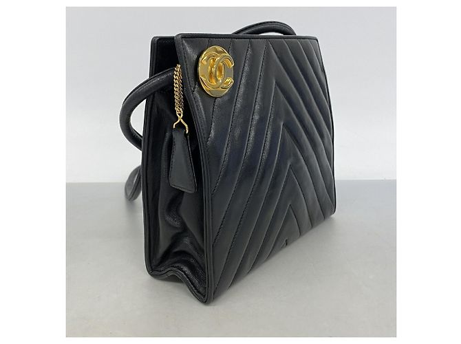 Borsa a tracolla Chanel in pelle d'agnello nera Nero - vista 2