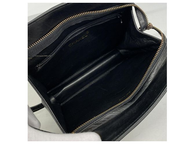 Borsa a tracolla Chanel in pelle d'agnello nera Nero - vista 4