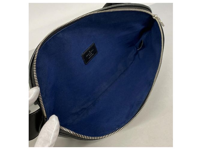 Borsa a tracolla Louis Vuitton Epi LV Circle Nero - vista 4