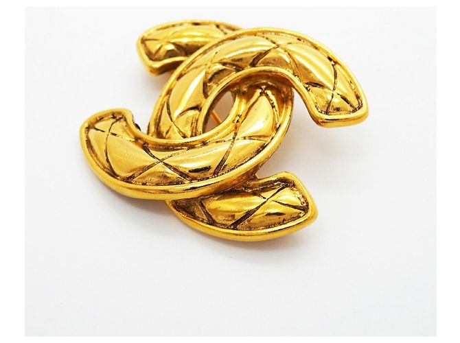 Spilla Chanel Coco Mark placcata oro D'oro - vista 2