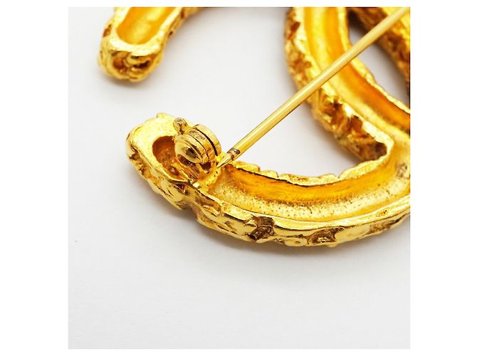 Spilla Chanel placcata oro con logo Coco e motivo lava D'oro - vista 8