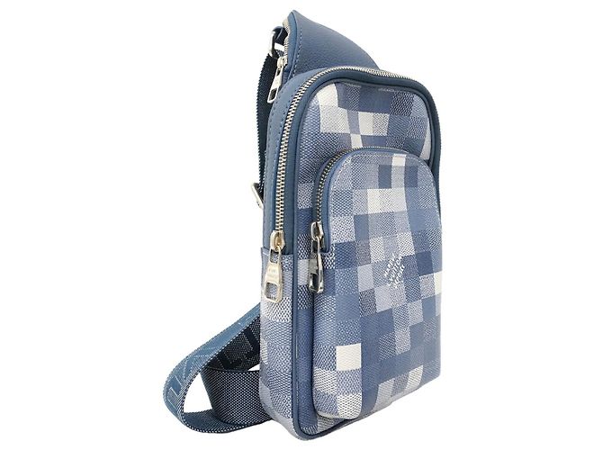 Borsa a tracolla Louis Vuitton Damouflage Avenue PM Blu - vista 2