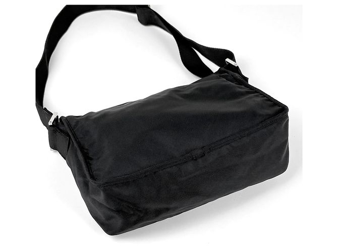 Fendi Schultertasche aus schwarzem Nylon - Ansicht 2