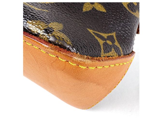 Borsa a tracolla Louis Vuitton Trotteur Pochette Marrone Monogramma - vista 3