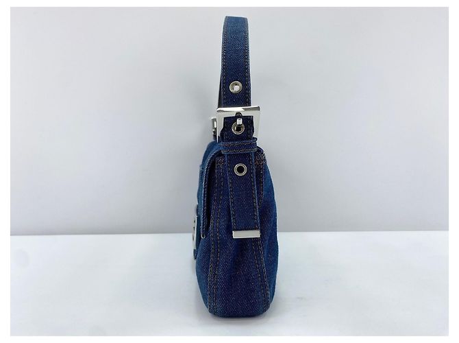 Borsa a tracolla Fendi Mamma Bucket in Navy Blu navy - vista 3