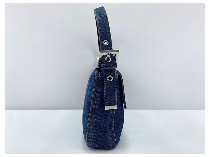 Borsa a tracolla Fendi Mamma Bucket in Navy Blu navy - vista 4