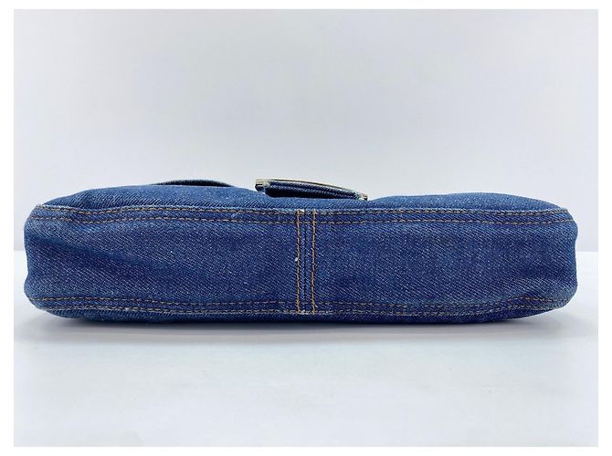 Borsa a tracolla Fendi Mamma Bucket in Navy Blu navy - vista 5