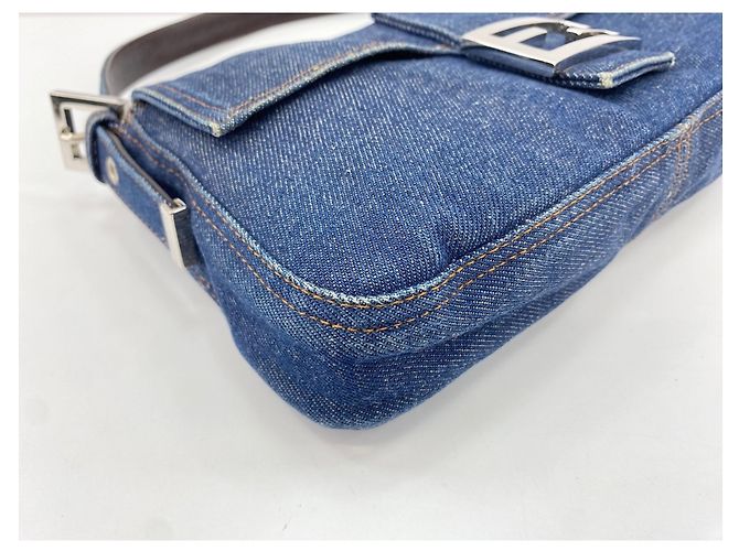 Borsa a tracolla Fendi Mamma Bucket in Navy Blu navy - vista 6