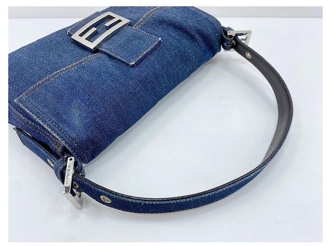 Borsa a tracolla Fendi Mamma Bucket in Navy Blu navy - vista 8