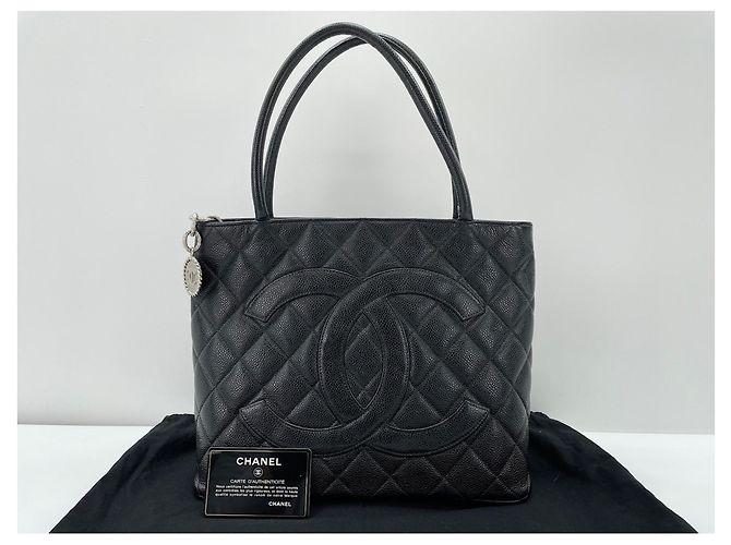 Timeless Borsa Tote Chanel Reissue in Nero - vista 11