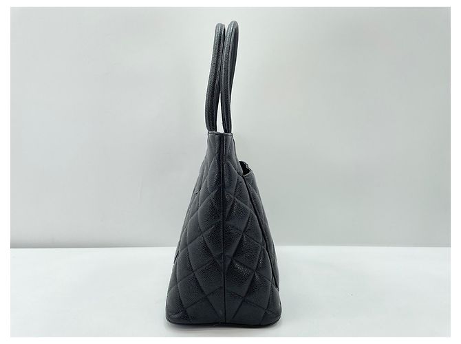 Timeless Borsa Tote Chanel Reissue in Nero - vista 3
