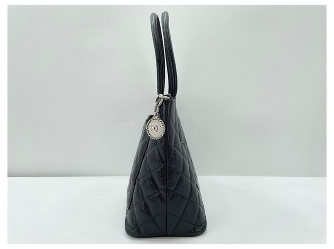 Timeless Borsa Tote Chanel Reissue in Nero - vista 4