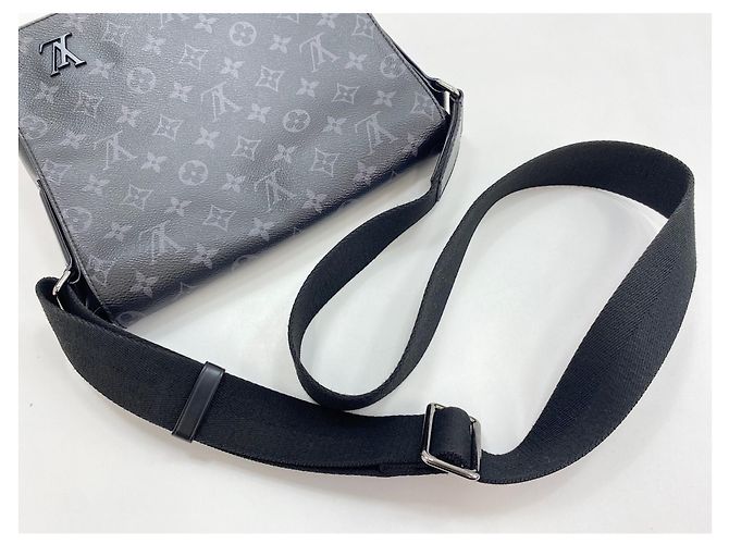 Borsa a tracolla Louis Vuitton District - Black Nero - vista 10