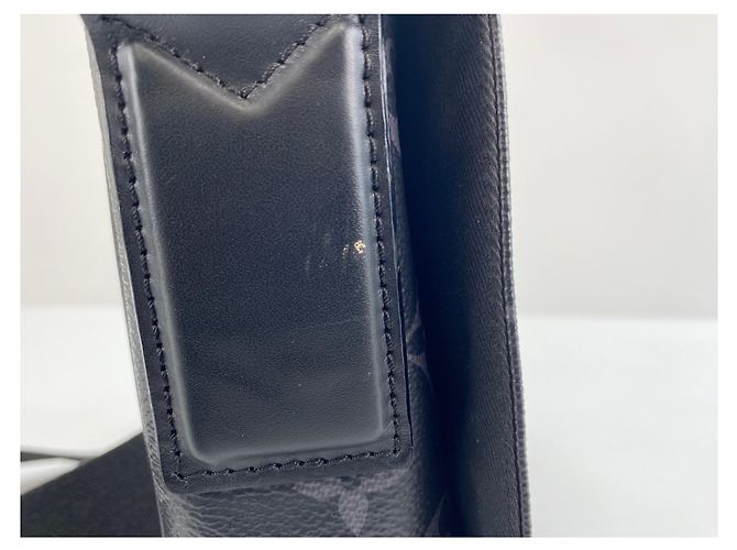 Borsa a tracolla Louis Vuitton District - Black Nero - vista 12