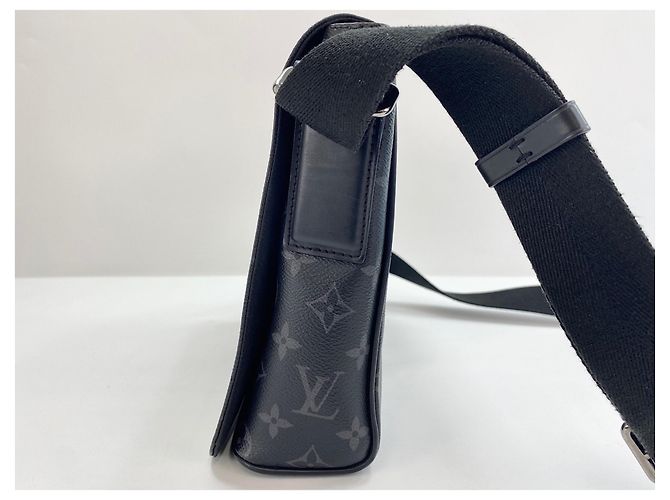 Borsa a tracolla Louis Vuitton District - Black Nero - vista 5