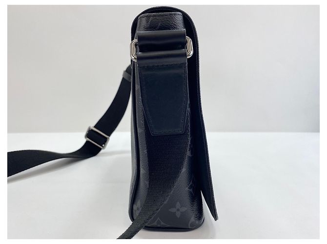Borsa a tracolla Louis Vuitton District - Black Nero - vista 6