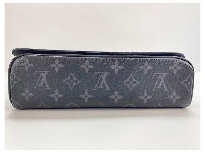 Borsa a tracolla Louis Vuitton District - Black Nero - vista 7