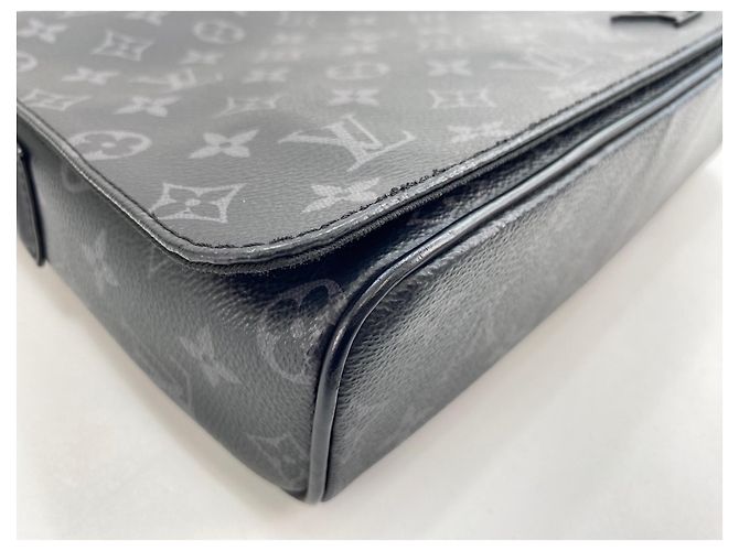Borsa a tracolla Louis Vuitton District - Black Nero - vista 8