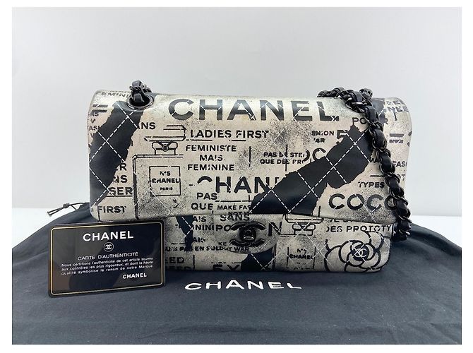 Borsa a tracolla Chanel Classic Flap con stampa logo giornale e motivo graffiti Nero - vista 14