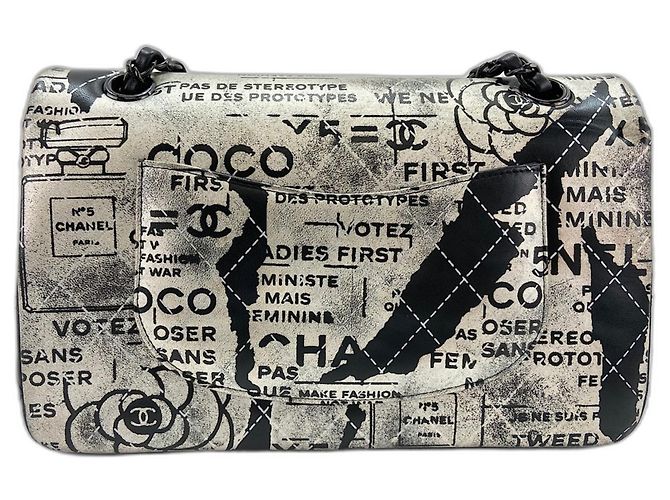 Borsa a tracolla Chanel Classic Flap con stampa logo giornale e motivo graffiti Nero - vista 2