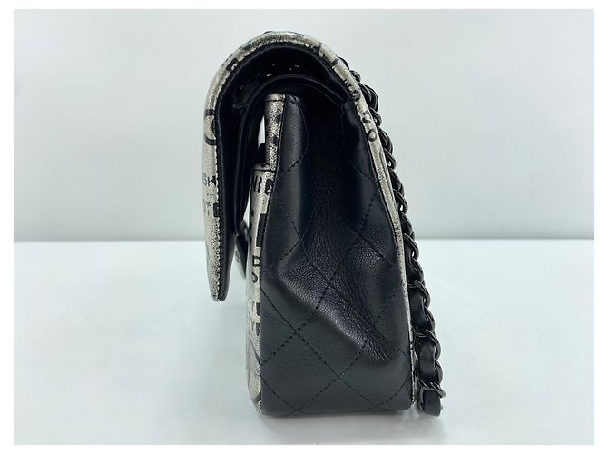 Borsa a tracolla Chanel Classic Flap con stampa logo giornale e motivo graffiti Nero - vista 5