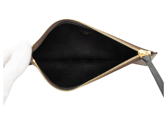 Pochette Félicie Pouch con Zip Louis Vuitton Brown Monogram World Tour Felicie Marrone - vista 4