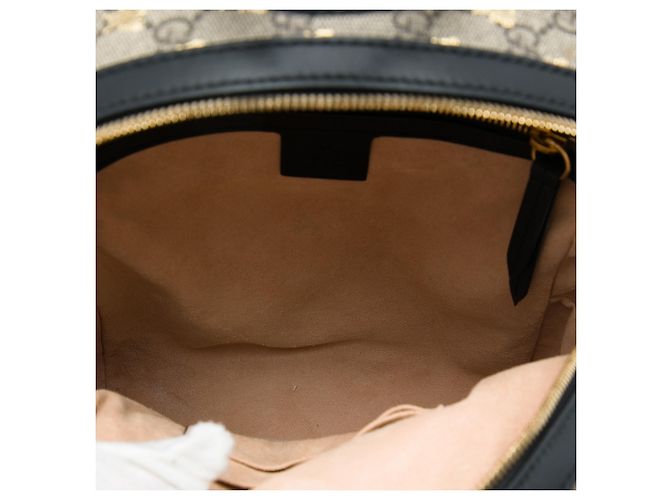 Mochila Gucci Small GG Supreme Bee Beige - vista 4