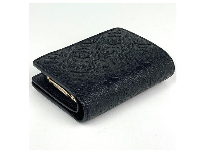 Louis Vuitton Portefeuille Claire Bi-fold Wallet in Monogram Empreinte Nero - vista 2
