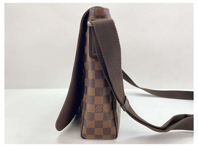 Borsa a tracolla Louis Vuitton District Marrone - vista 5