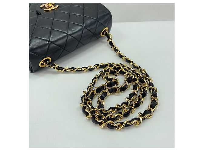 Timeless Borsa a tracolla Chanel Mini Matelassé in Nero - vista 10