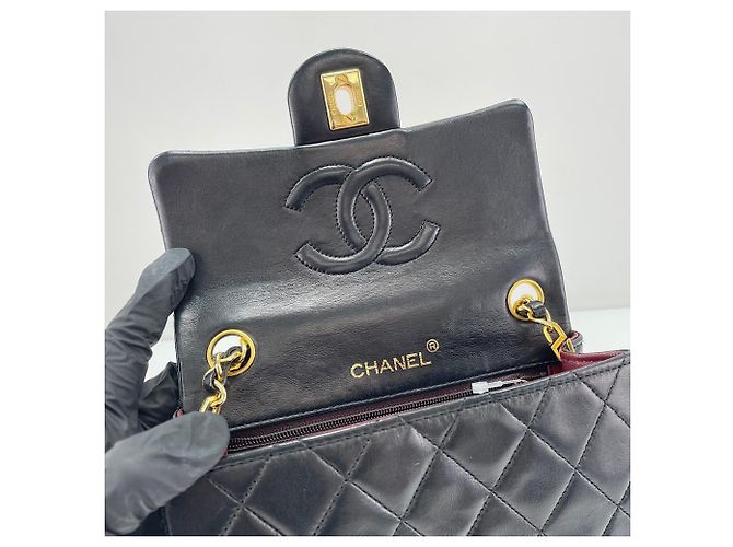Timeless Borsa a tracolla Chanel Mini Matelassé in Nero - vista 12