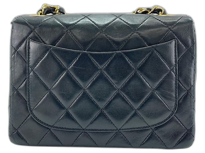 Timeless Borsa a tracolla Chanel Mini Matelassé in Nero - vista 3
