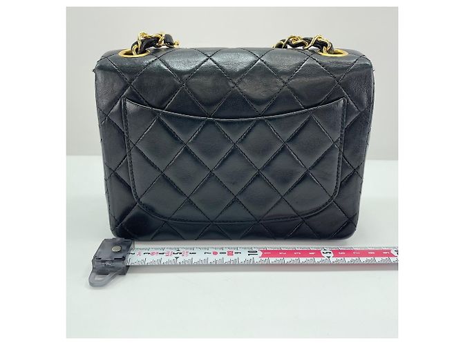 Timeless Borsa a tracolla Chanel Mini Matelassé in Nero - vista 4