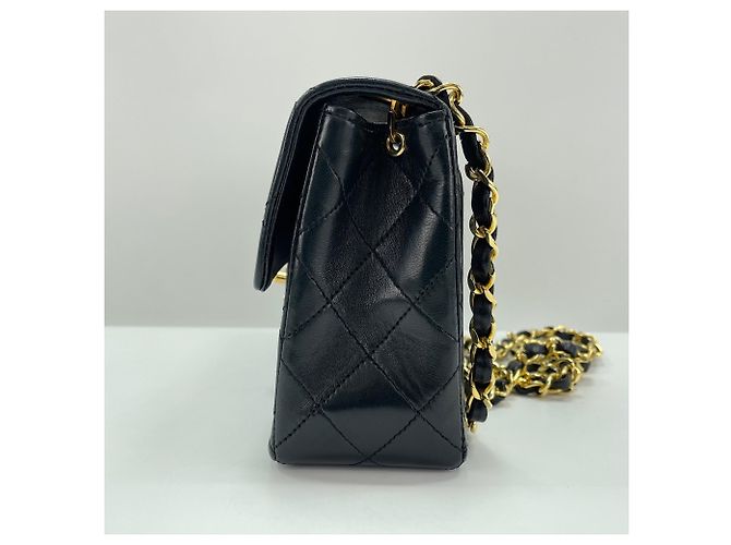 Timeless Borsa a tracolla Chanel Mini Matelassé in Nero - vista 6