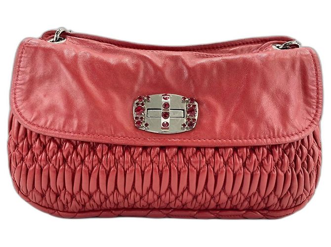 Borsa a tracolla Miu Miu Matelassé in rosso - vista 2