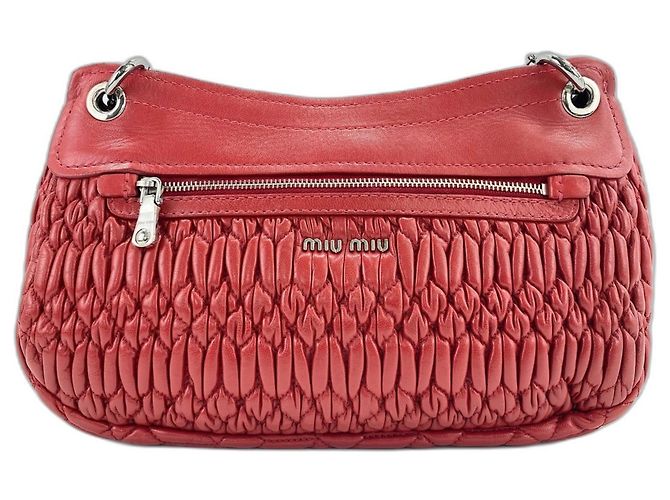 Borsa a tracolla Miu Miu Matelassé in rosso - vista 3